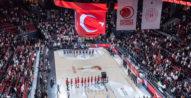 12 DEV ADAM FARKLI BAŞLADI!