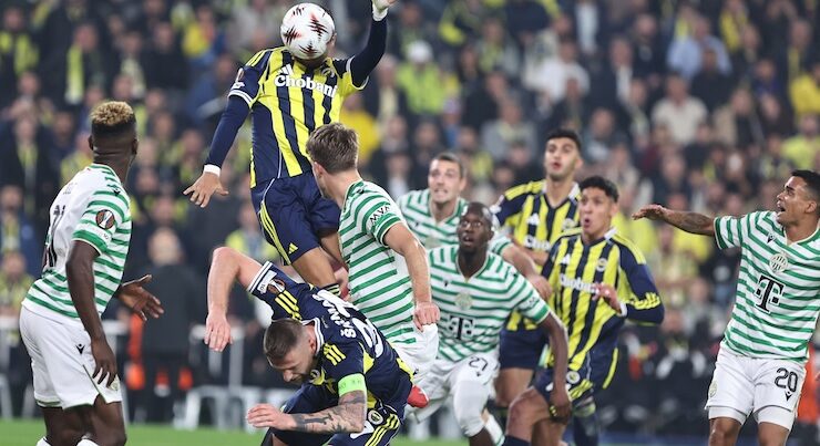 FENERBAHÇE 1 PUANA SEVİNEMEDİ!