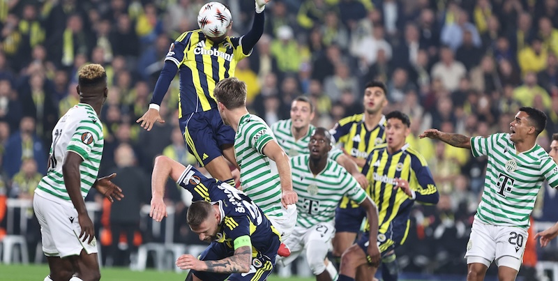 FENERBAHÇE 1 PUANA SEVİNEMEDİ!