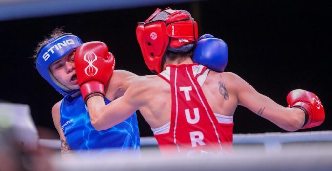 FENERBAHÇELİ BOKSÖRLERİN BAŞARISI