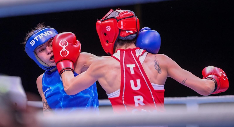 FENERBAHÇELİ BOKSÖRLERİN BAŞARISI