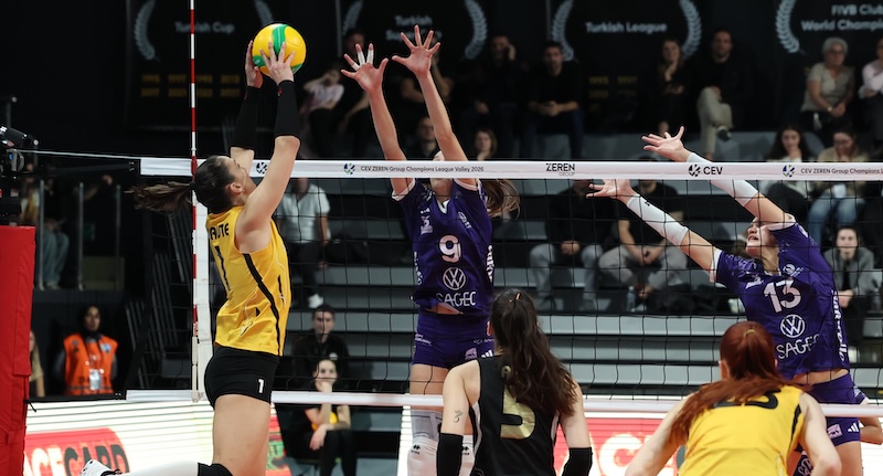 VAKIFBANK’TAN KUSURSUZ BAŞLANGIÇ