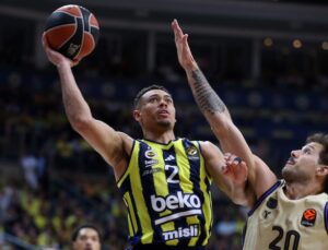 F.BAHÇE BARÇA’YI TEK SAYIYLA GEÇTİ