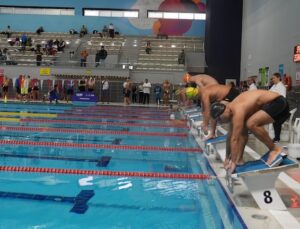 Her Yaştan Yüzücü Şampiyonluk İçin Kulaç Attı