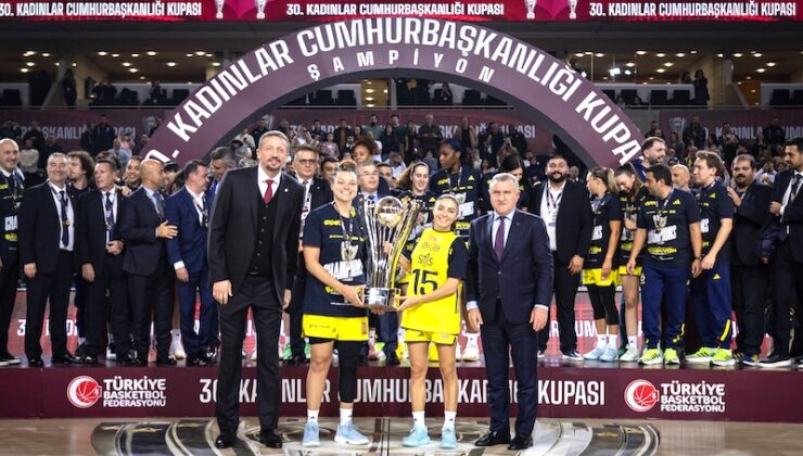 ŞAMPİYON FENERBAHÇE KUPASINI ALDI