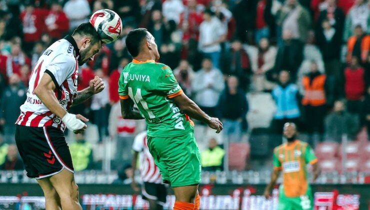 SAMSUNSPOR EVİNDE PUAN KAYBETTİ