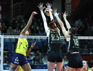 VAKIFBANK DEV DERBİDE SERİYİ SÜRDÜRDÜ