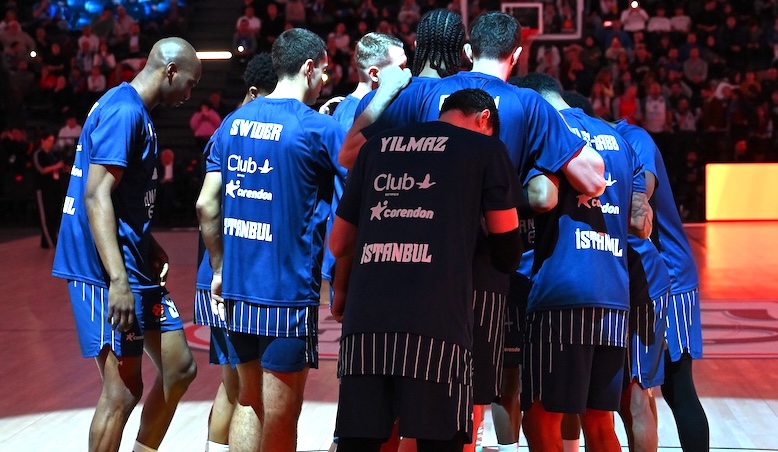 ANADOLU EFES KAYBETMEYE ALIŞTI!