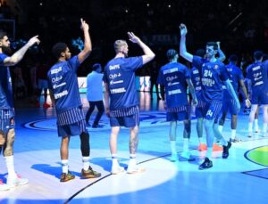 Anadolu Efes, Paris Basketball’u Konuk Ediyor