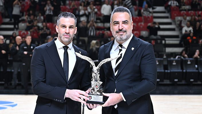 Dusan Alimpijevic’e 100. Galibiyet Plaketi