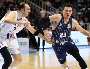 EFES İLK YARIYI GALİBİYETLE KAPATTI