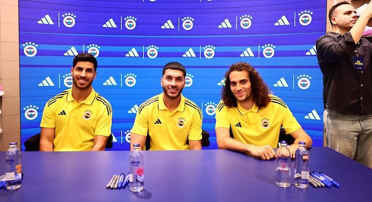 Fenerbahçe’nin Yıldızları Taraftarlarla Buluştu