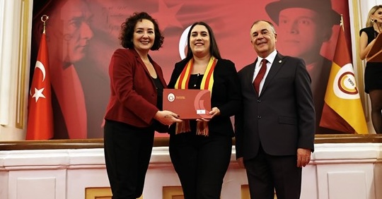 G.SARAY’IN YENİ ÜYELERİ BERATLARINI ALDI