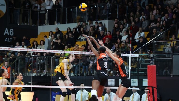 İSTANBUL DERBİSİNİ ECZACIBAŞI KAZANDI