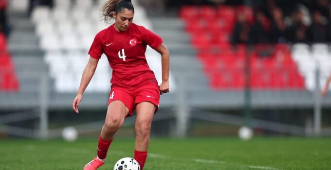 Milli Futbolcu Selin Cemal Başdüdükçü İngiltere Yolcusu
