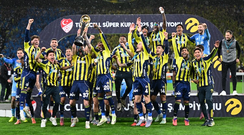 SÜPER KUPA ŞAMPİYONUN ELLERİNDE