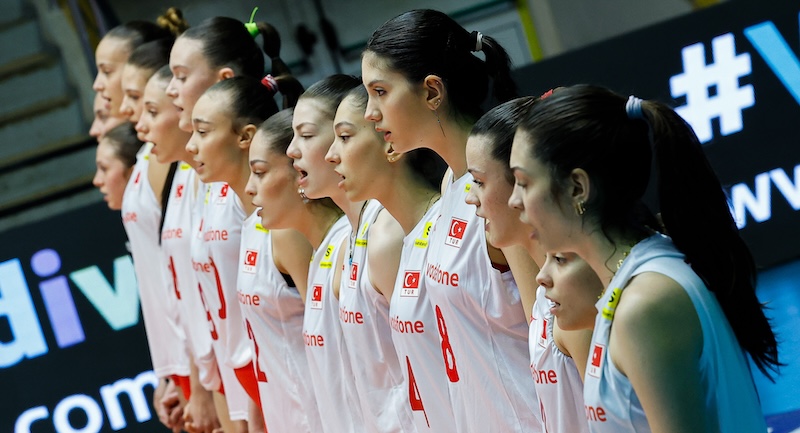 U18 VOLEYBOL MİLLİ TAKIM YARI FİNALDE