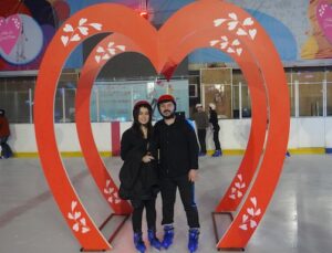 Buzda Sevgililer Günü Romantizmi