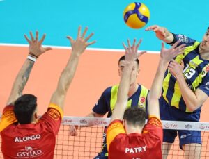 F.BAHÇE DERBİYİ SET VERMEDEN KAZANDI