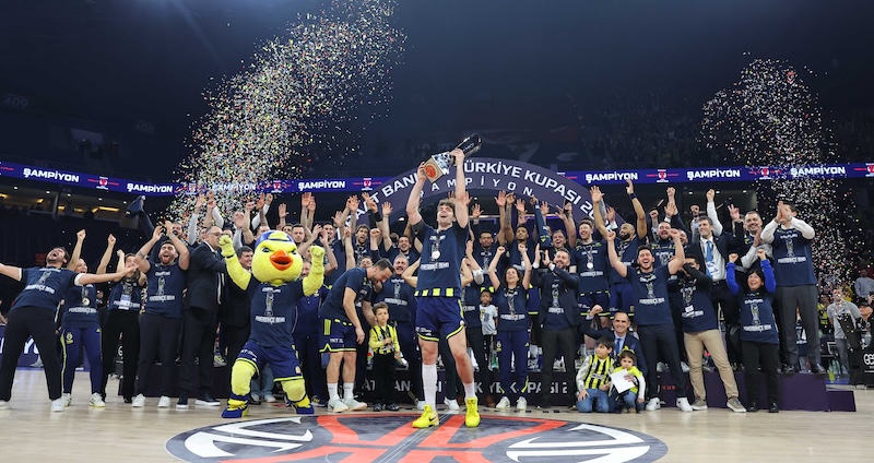 FENERBAHÇE BEKO KUPAYA DOYMUYOR