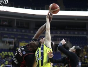 FENERBAHÇE OPET 1-0 ÖNDE