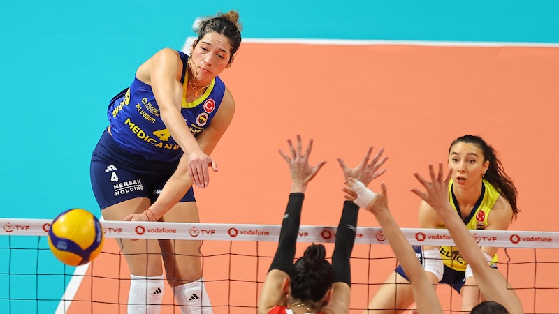 FENERBAHÇE RAKİBİNE SET VERMEDİ