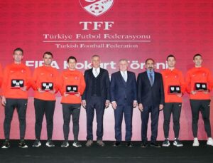 FIFA KOKARTLARI TÖRENLE TAKILDI