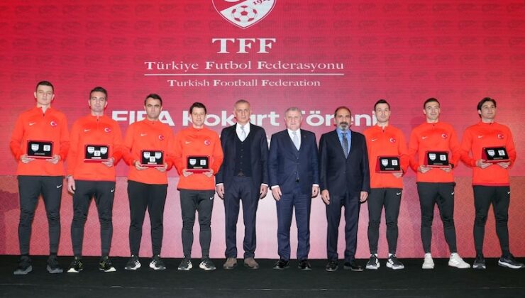 FIFA KOKARTLARI TÖRENLE TAKILDI