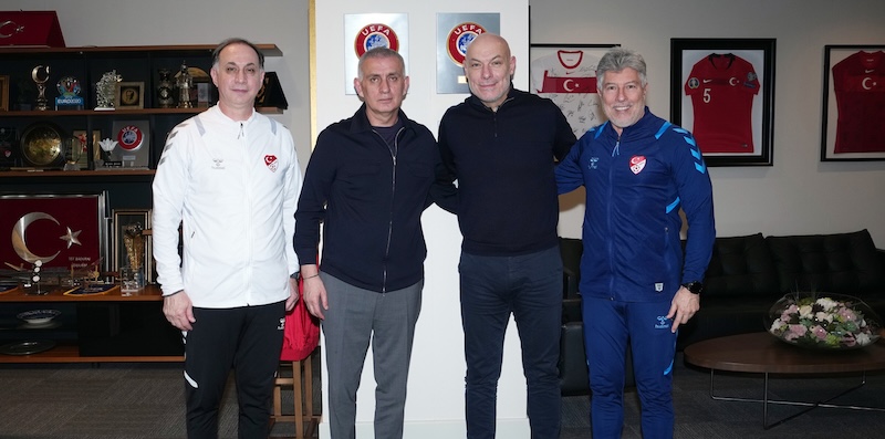 PGMOL Direktörü Howard Webb’den MHK’ye Ziyaret