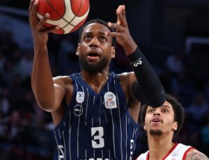 ANADOLU EFES DEPLASMANDA KAYIP