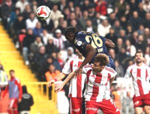 FENERBAHÇE PUAN DAĞITMAYA DEVAM!