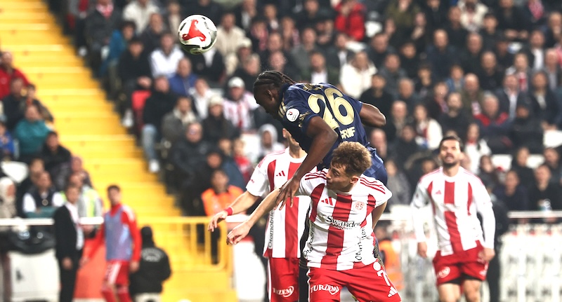 FENERBAHÇE PUAN DAĞITMAYA DEVAM!