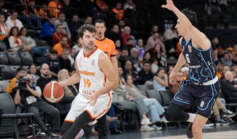 TÜRK TELEKOM GALATASARAY’I DEVİRDİ