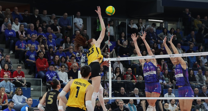 VAKIFBANK’TAN MUHTEŞEM GERİ DÖNÜŞ