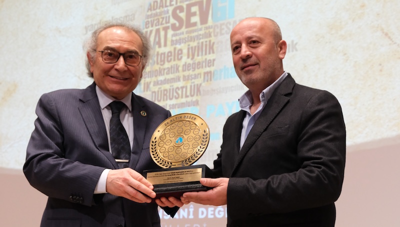 ARDA GÜLER’İN AİLESİNE ANLAMLI ÖDÜL