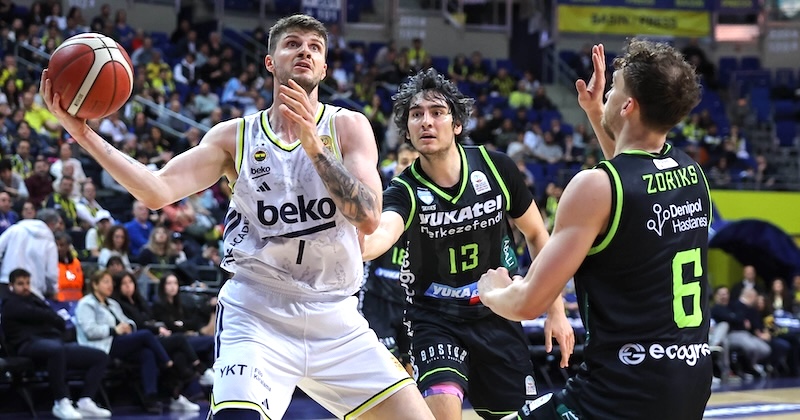 FENERBAHÇE BEKO LİDERLİĞİ BIRAKMADI