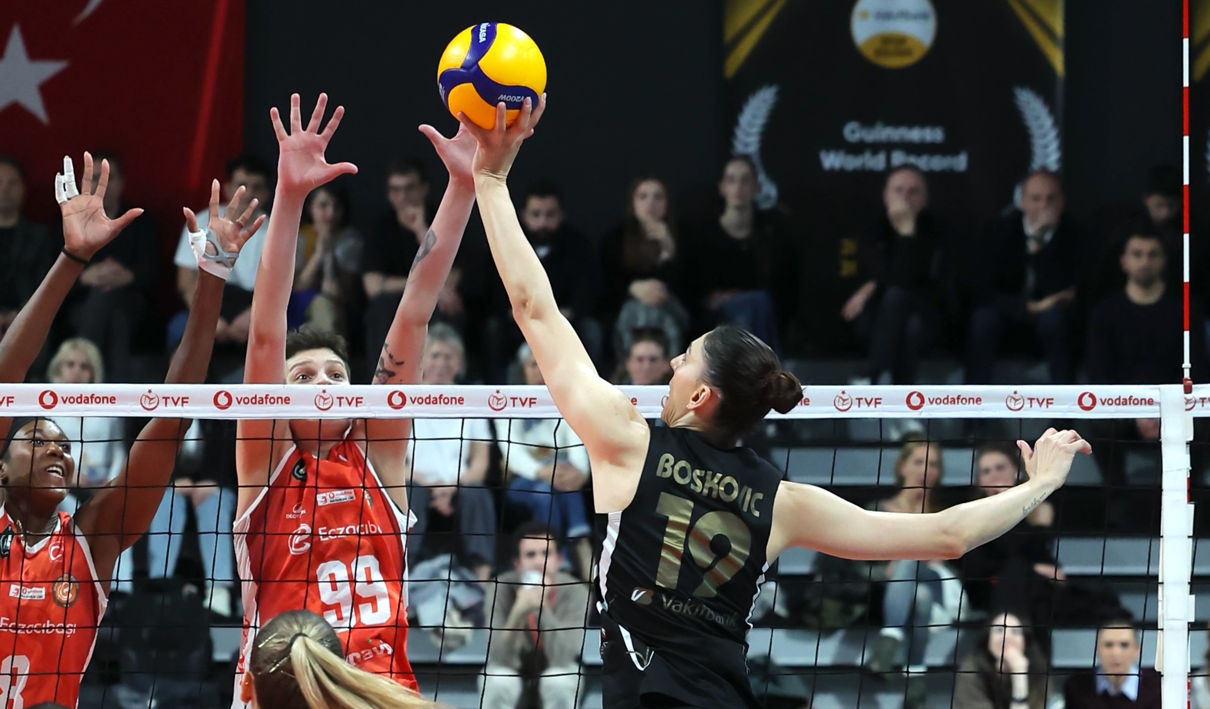 FİNALİN ADI VAKIFBANK-FENERBAHÇE