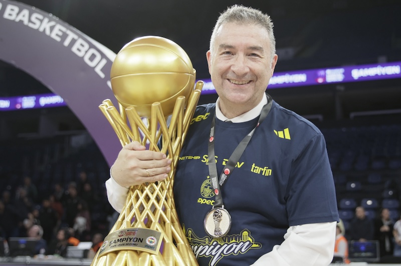 MENDEZ: GURURLUYUM VE MUTLUYUM