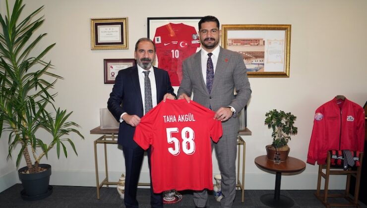 Taha Akgül’den Mecnun Otyakmaz’a Ziyaret