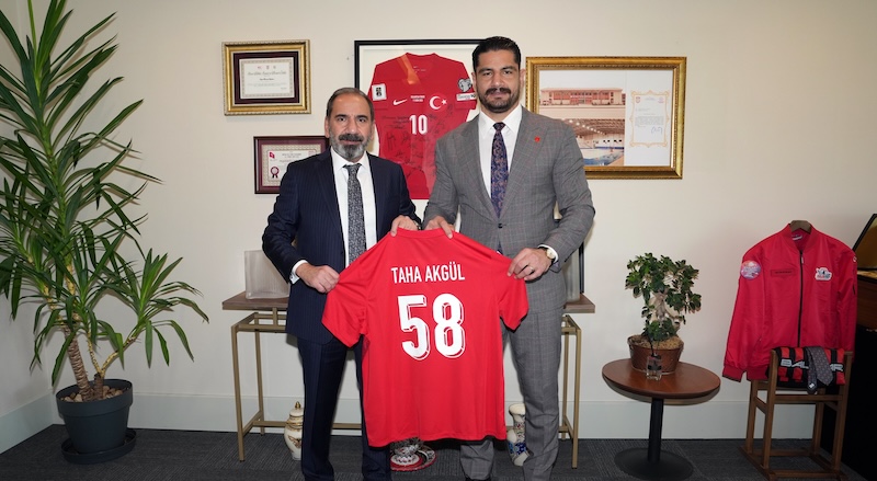 Taha Akgül’den Mecnun Otyakmaz’a Ziyaret