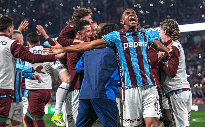 TRABZONSPOR LİDERİ DEVİRDİ