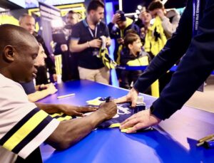 FENERIUM’DA YILDIZLI İMZA GÜNÜ
