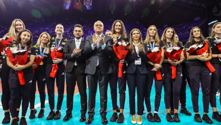 AKDENİZ ŞAMPİYONLARINA ÖZEL TÖREN