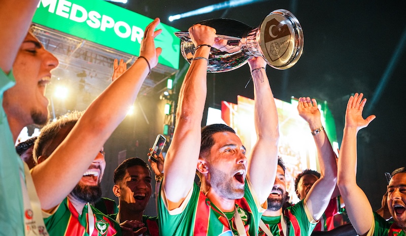 Amed Sportif Faaliyetler Kupasını Aldı