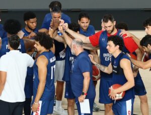 ANADOLU EFES SEZONU AÇTI