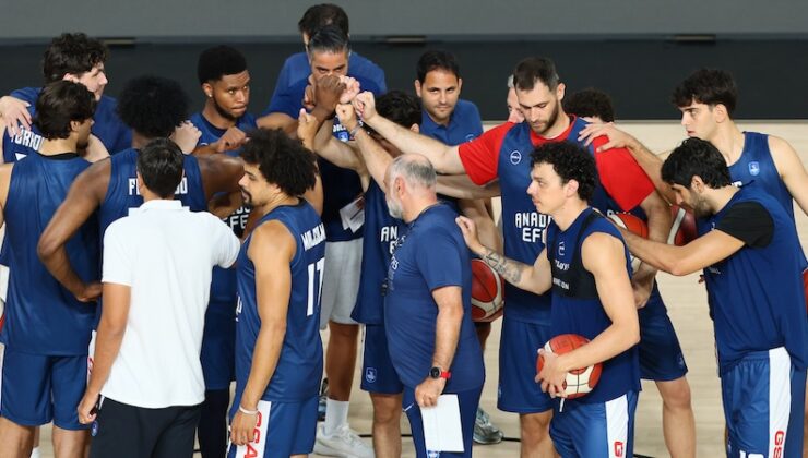 ANADOLU EFES SEZONU AÇTI