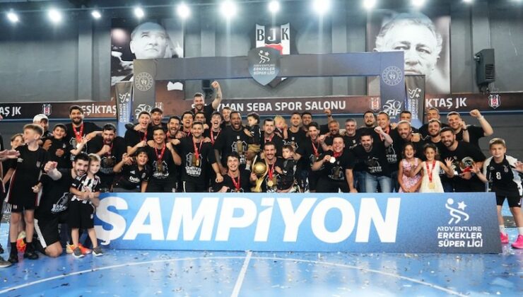 Beşiktaş Hentbol Takımı Kupasını Aldı