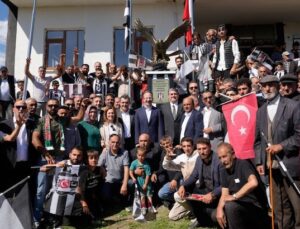 BEŞİKTAŞ KÖYÜNE KARTAL HEYKELİ