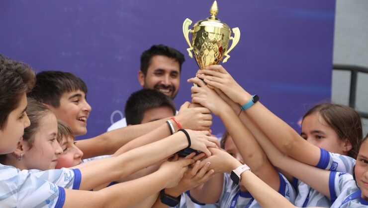 Binlerce Çocuk Finalde Kulüpler Takipte