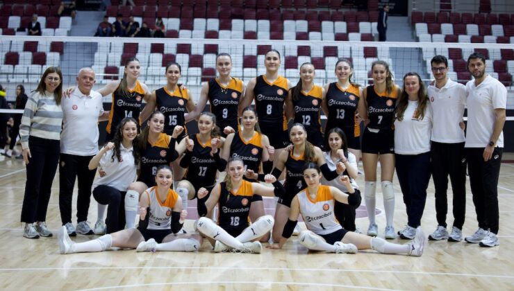 Eczacıbaşı Genç Kız Takımı Finalde